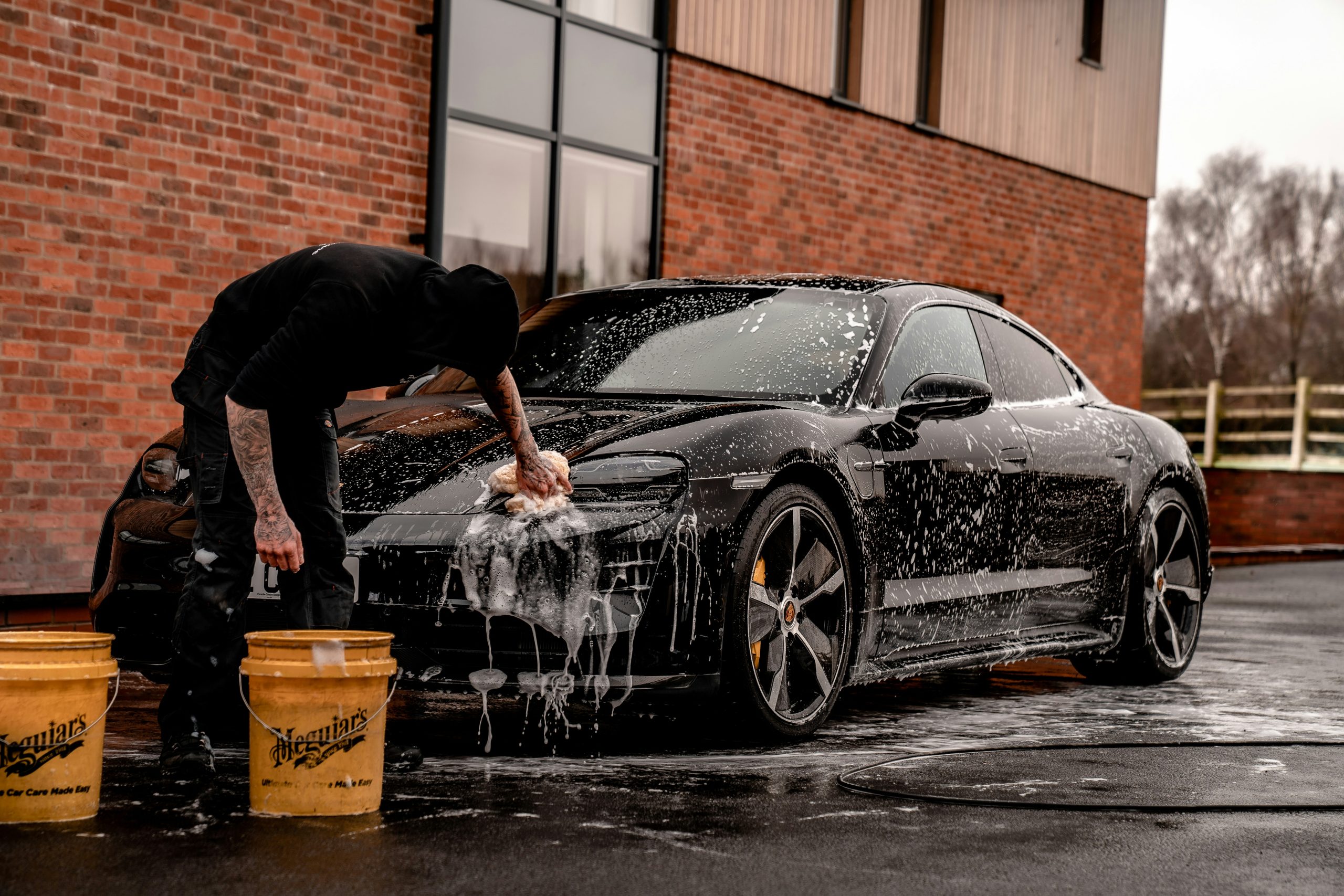 lavage auto à la main